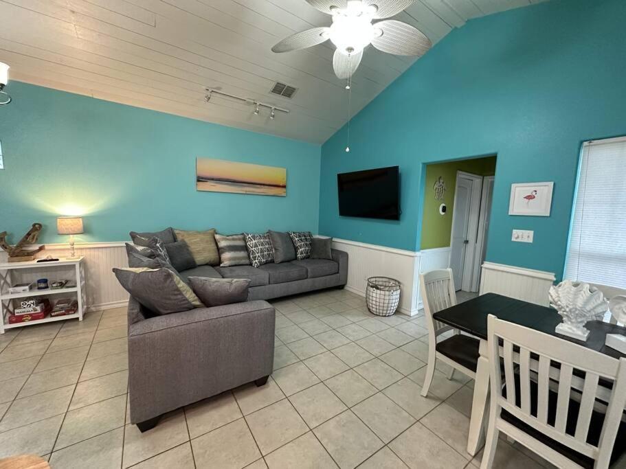 Barefoot Bungalow - Pet Friendly- 2 Bdrm Townhome Corpus Christi Exteriör bild