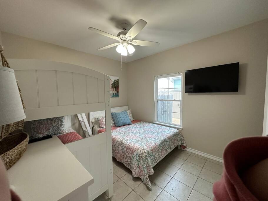 Barefoot Bungalow - Pet Friendly- 2 Bdrm Townhome Corpus Christi Exteriör bild