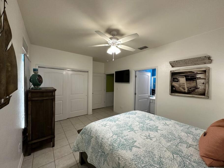 Barefoot Bungalow - Pet Friendly- 2 Bdrm Townhome Corpus Christi Exteriör bild
